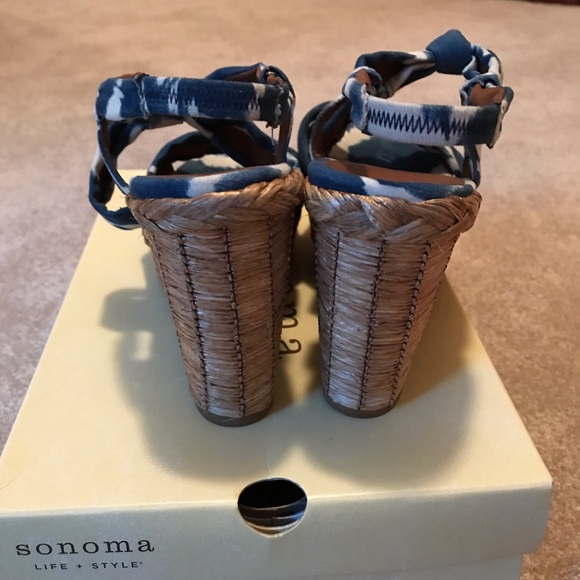 Blue and white tie dye wedge sandals - Picture 3 of 7